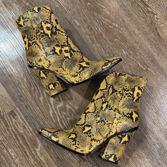 Steve Madden Shoes - Steve Madden Rarely Yellow Snakeskin Pattern Ankle Booties